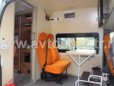 Передвижная библиотека Ford Transit