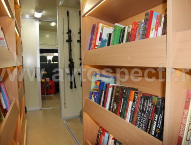 Передвижная библиотека Ford Transit