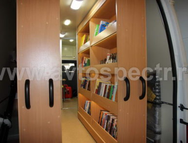 Передвижная библиотека Ford Transit