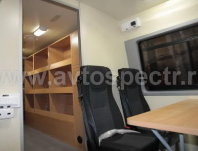 Передвижная библиотека Iveco Daily