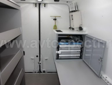 Передвижная библиотека Volkswagen Crafter