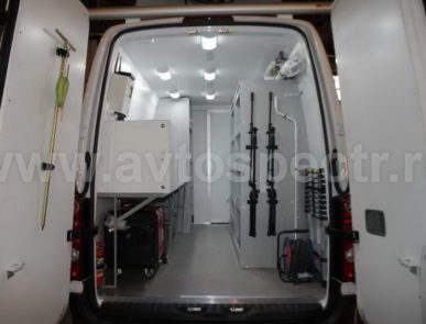 Передвижная библиотека Volkswagen Crafter