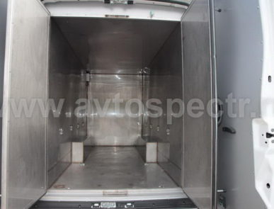 Автомобиль для перевозки опасных грузов 7 класса Ивеко