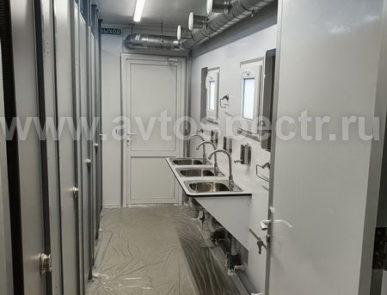 Мобильный санитарно-туалетный комплекс на базе полуприцепа
