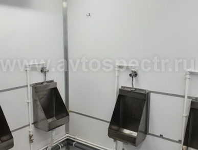 Мобильный санитарно-туалетный комплекс на базе полуприцепа