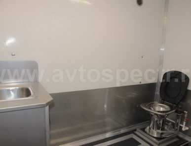 Мобильный санитарно-туалетный комплекс на базе прицепа НЕФАЗ